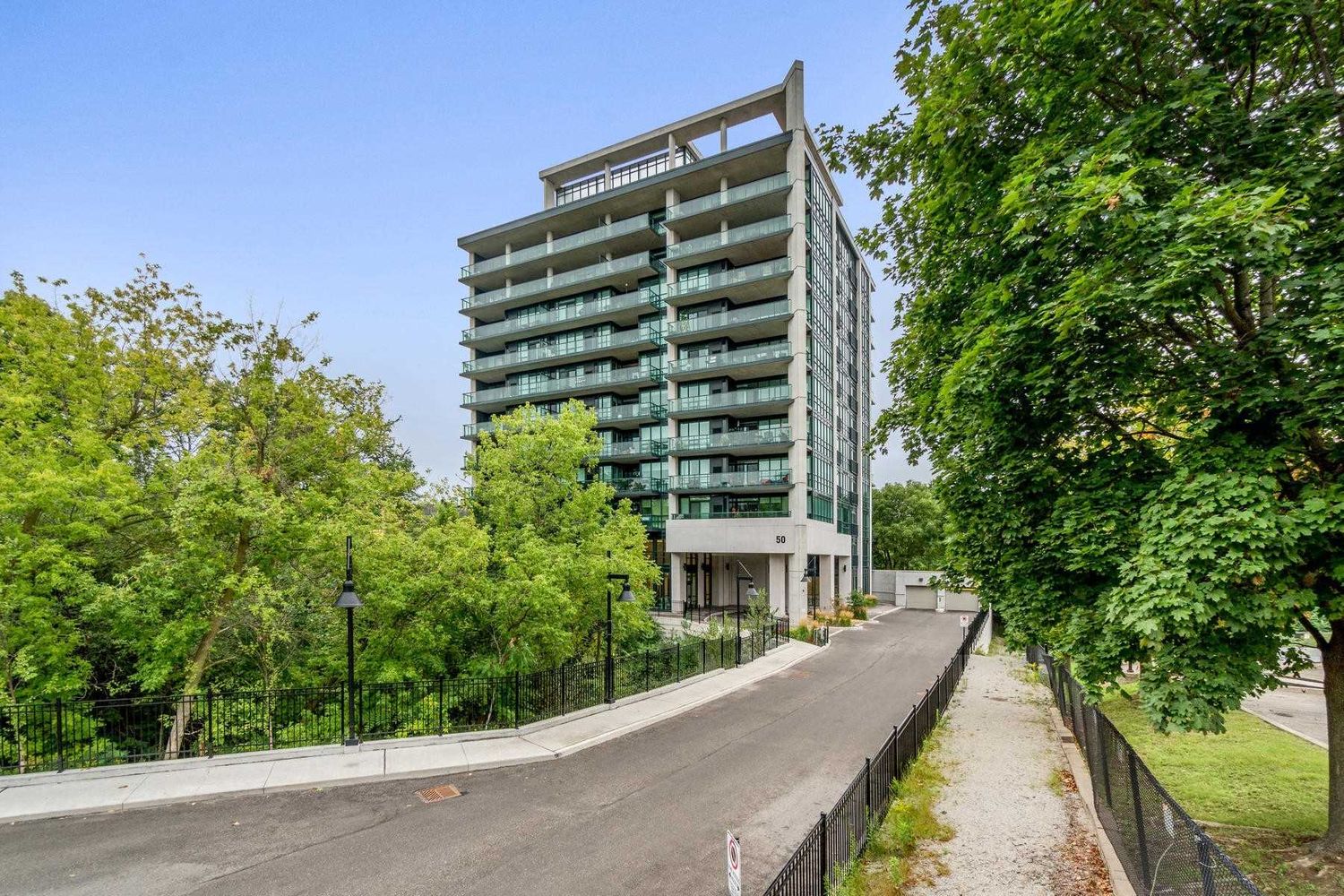 50 Hall Road. Georgetown Terraces Condos is located in  Halton Hills, Toronto - image #1 of 2