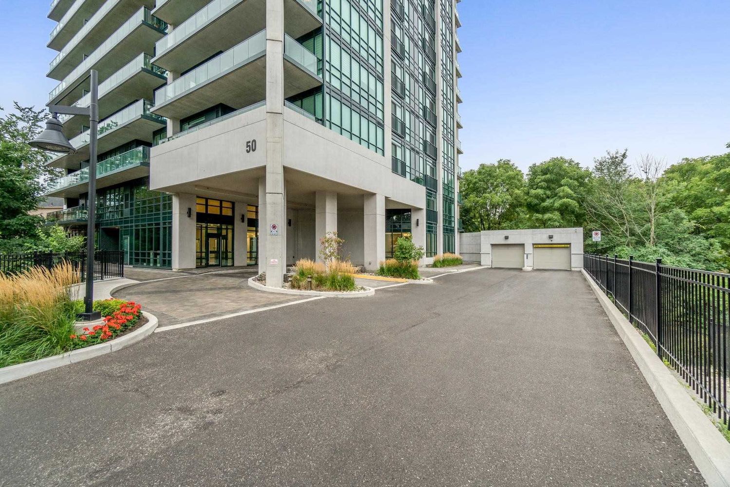 50 Hall Road. Georgetown Terraces Condos is located in  Halton Hills, Toronto - image #2 of 2