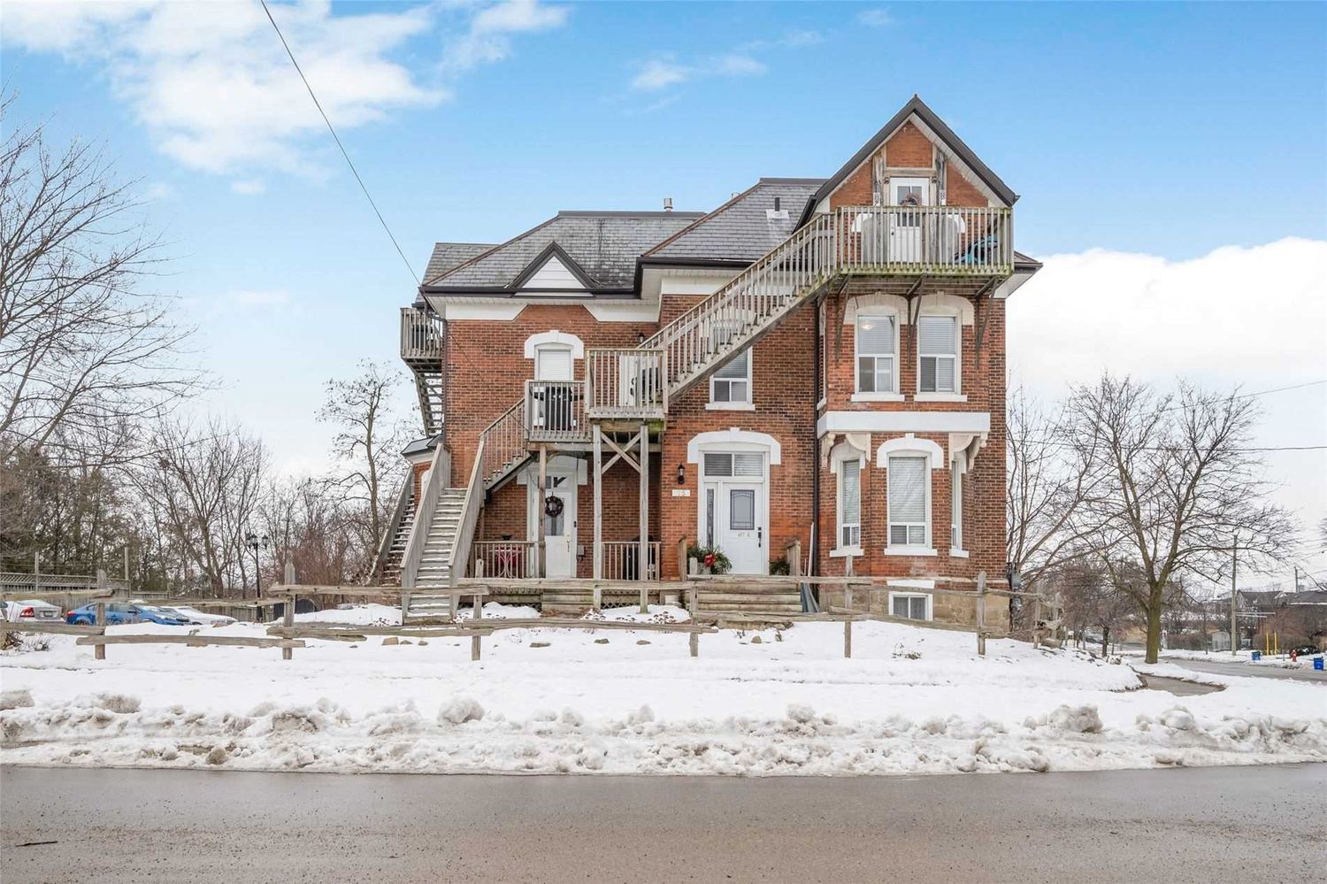 75 McIntyre Crescent. Mcintyre Mansion is located in  Halton Hills, Toronto - image #2 of 2