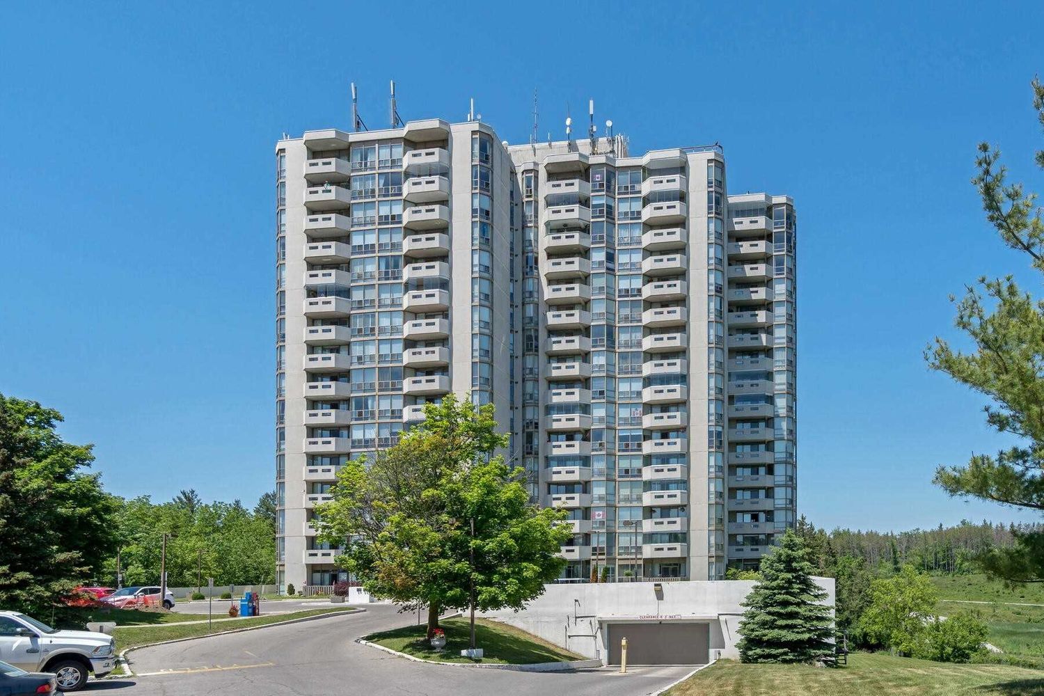 20 McFarlane Drive. The Sands Condos is located in  Halton Hills, Toronto - image #2 of 3
