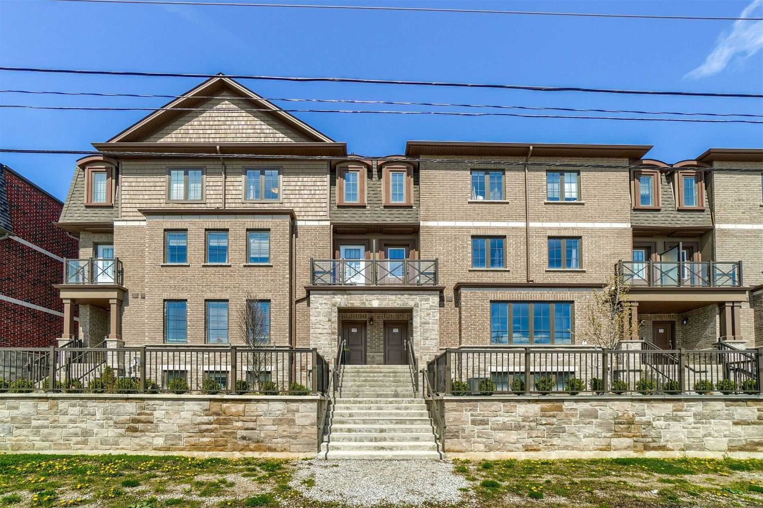 465 Ontario Street S. Abbeys on the Sixteenth Townhomes is located in  Milton, Toronto - image #2 of 2