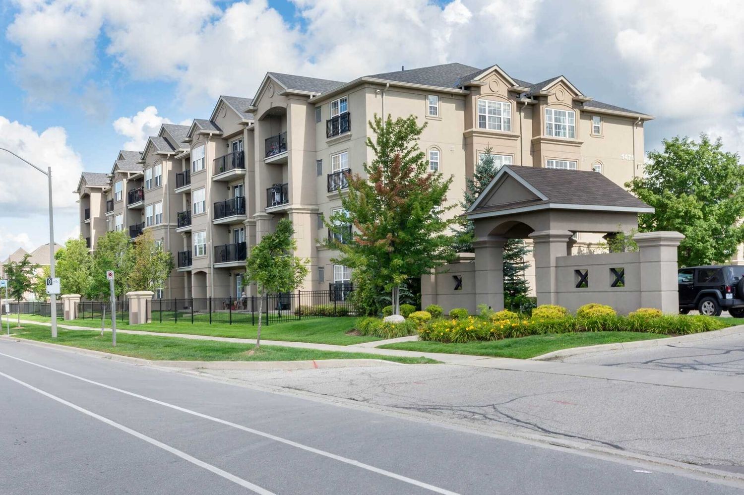 1471-1491 Maple Ave. This condo at Maple Crossing Condos is located in  Milton, Toronto - image #1 of 3 by Strata.ca
