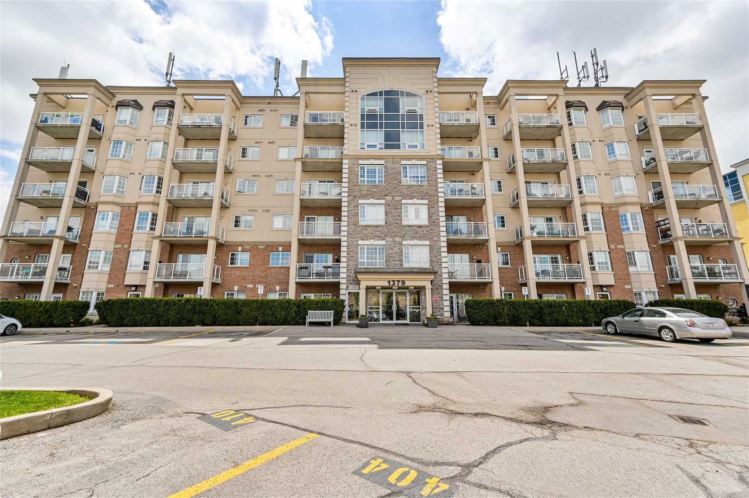 1379 Costigan Road. Parkside Residences Condos is located in  Milton, Toronto - image #2 of 3