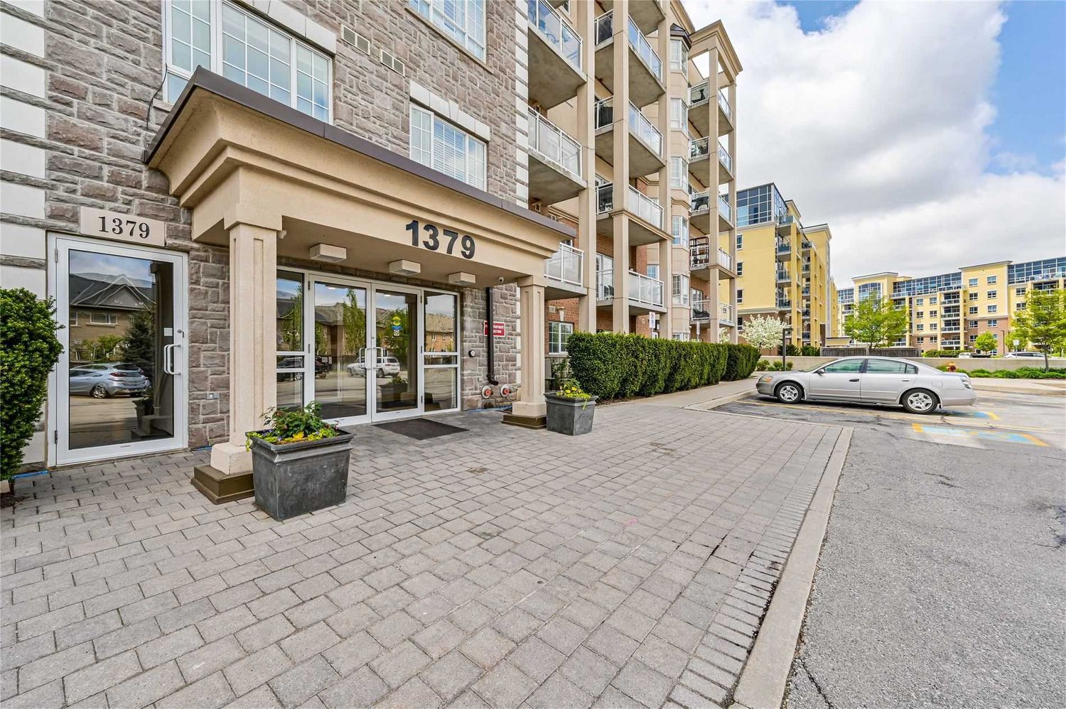 1379 Costigan Road. Parkside Residences Condos is located in  Milton, Toronto - image #3 of 3