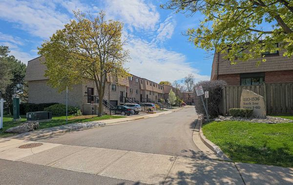 1510-1536 Sixth Line Townhomes