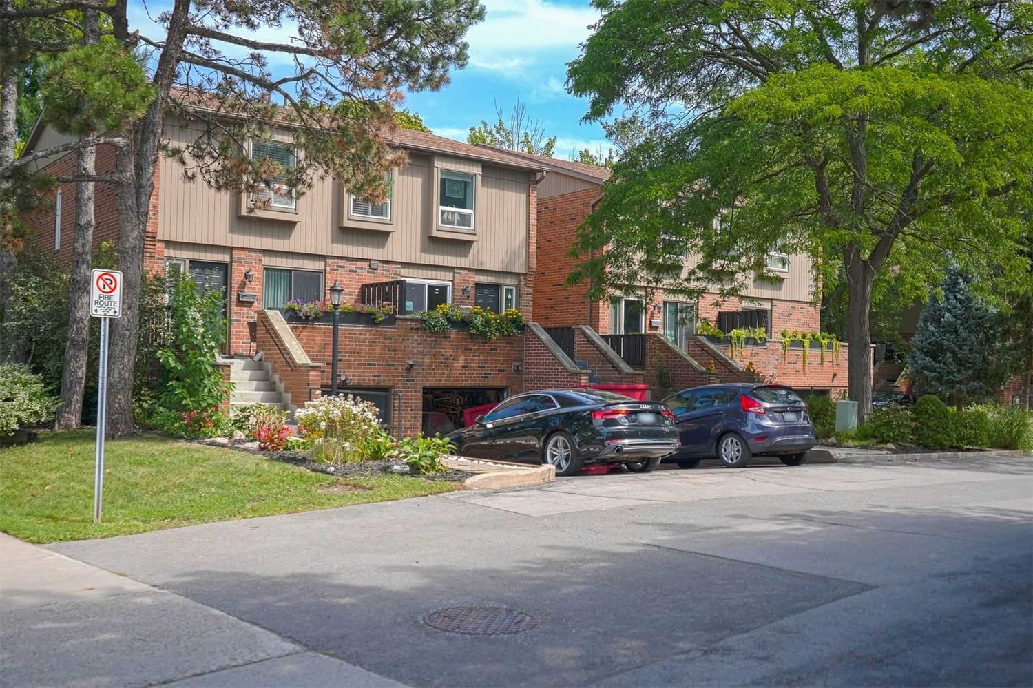 3122 Lakeshore Road W. 3122 Lakeshore Townhomes is located in  Oakville, Toronto - image #1 of 2