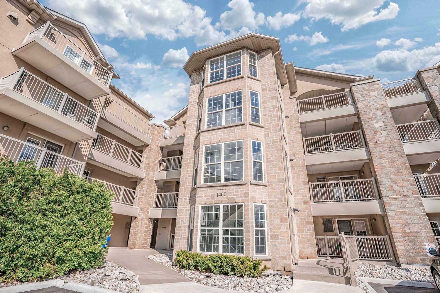 1460 Bishops Gate. Abbey Oakes IV Condos is located in  Oakville, Toronto - image #2 of 2
