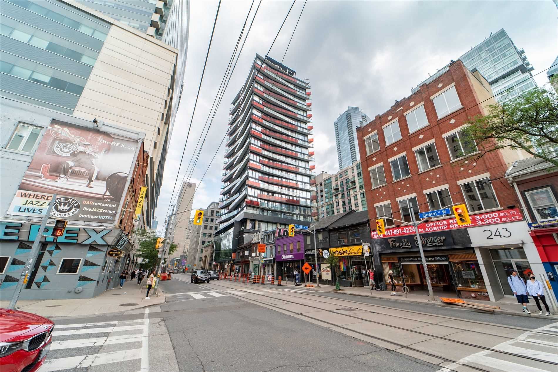 215 Queen St W Smart House Condos 1 Bed + Den 1 Bath Unit 1908