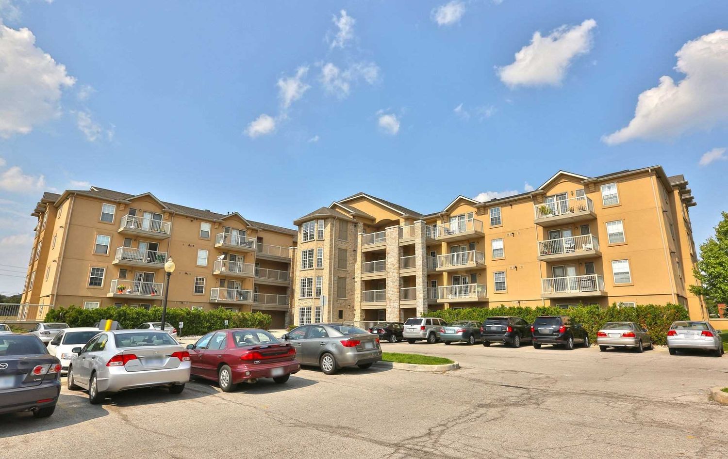 1480 Bishops Gate. Abbey Oaks III Condos is located in  Oakville, Toronto - image #2 of 2