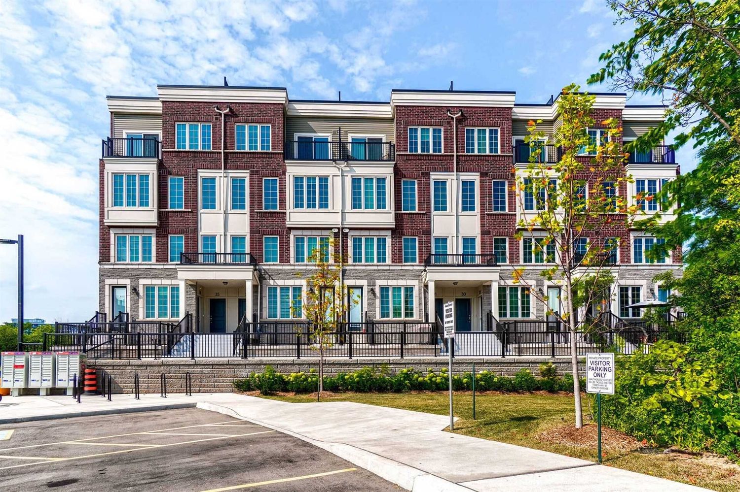 2199-2205 Lillykin Street. Block 55 Townhomes is located in  Oakville, Toronto - image #1 of 2