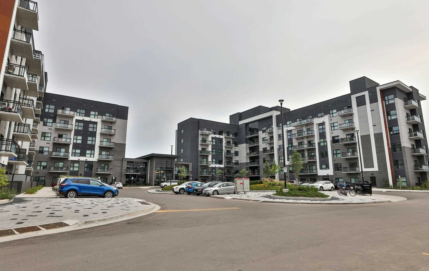 79-105 Grovewood Common. Bower Condos on The Preserve is located in  Oakville, Toronto - image #1 of 4