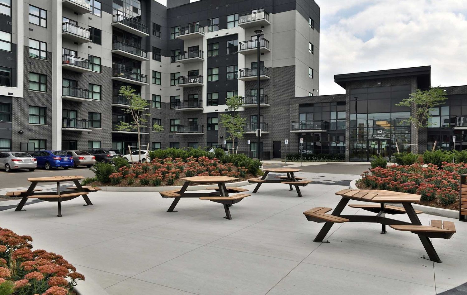 79-105 Grovewood Common. Bower Condos on The Preserve is located in  Oakville, Toronto - image #4 of 4