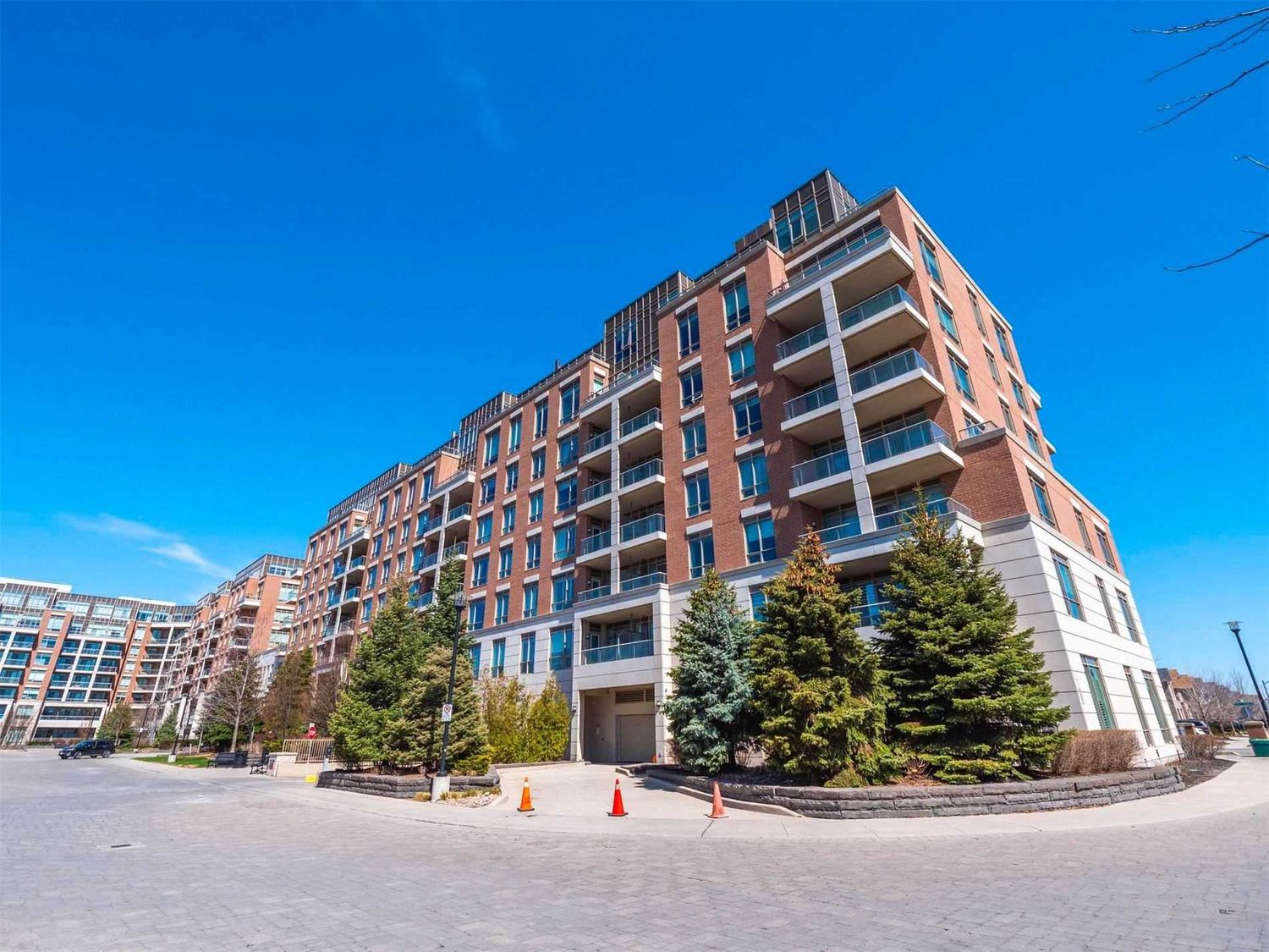 2480 Prince Michael Drive. Emporium Condos is located in  Oakville, Toronto - image #3 of 3