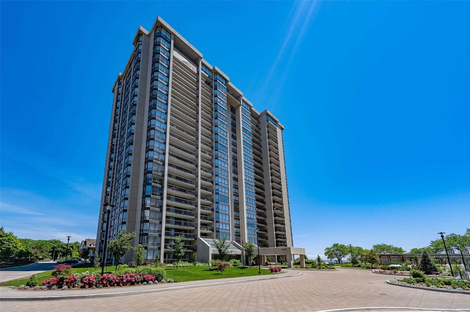 2170 Marine Drive. Ennisclare II On The Lake Condos is located in  Oakville, Toronto - image #1 of 3