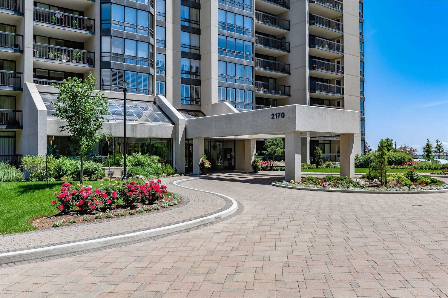 2170 Marine Drive. Ennisclare II On The Lake Condos is located in  Oakville, Toronto - image #2 of 3