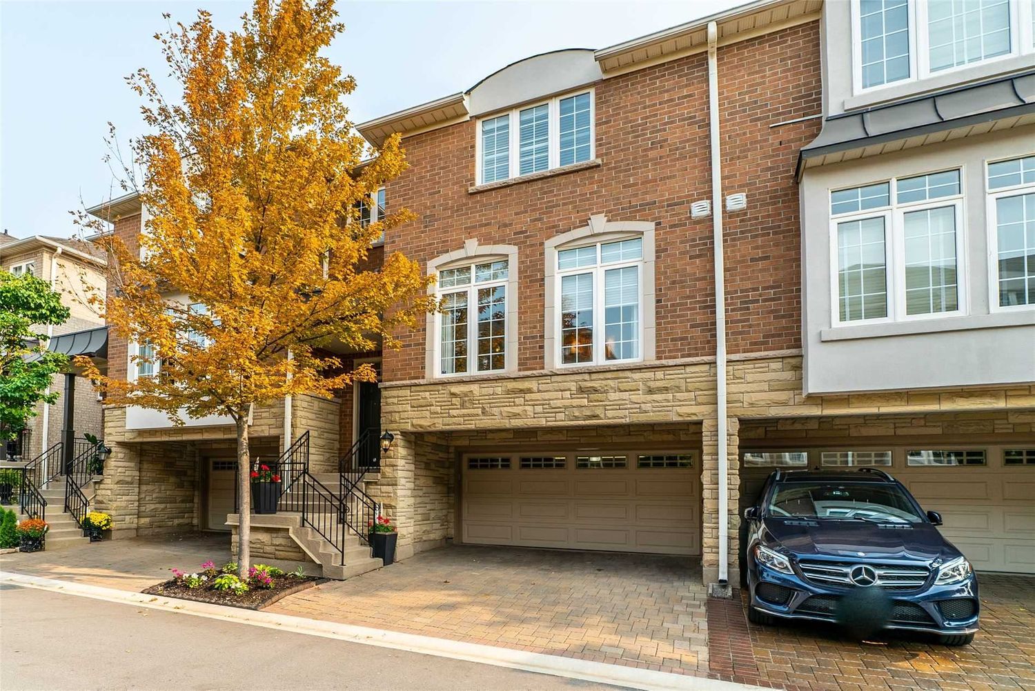 1267 Dorval Drive. Forest Ridge Townhomes is located in  Oakville, Toronto - image #1 of 3