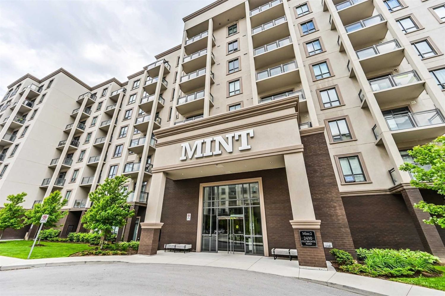 2490 Old Bronte Road. Mint Condos is located in  Oakville, Toronto - image #2 of 3