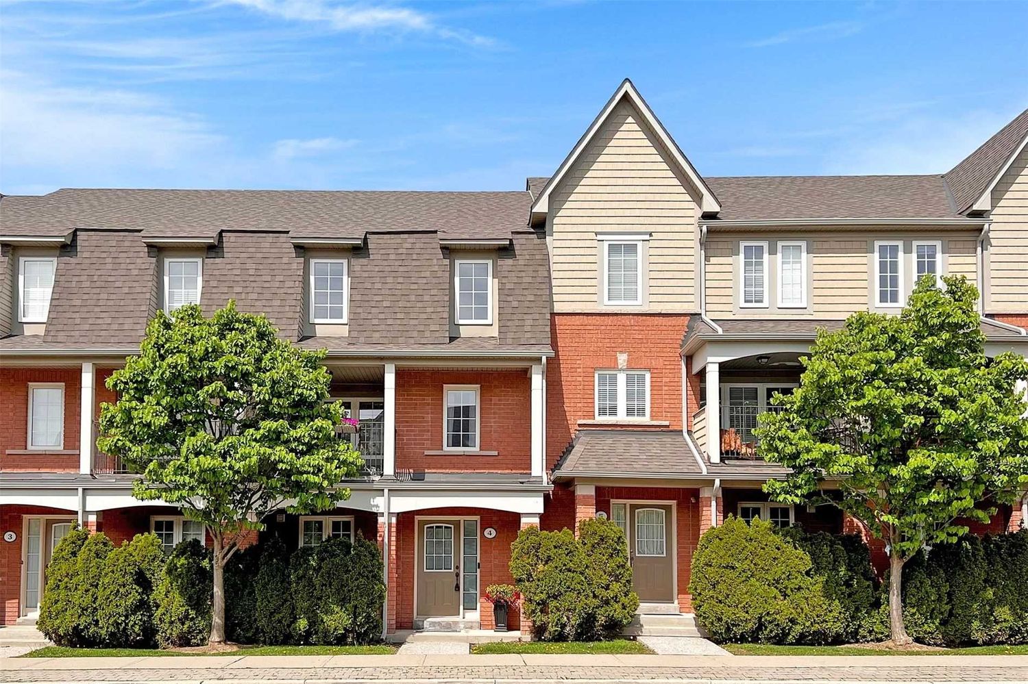 2320 Parkhaven Boulevard. Oak Park Townhomes is located in  Oakville, Toronto - image #1 of 2