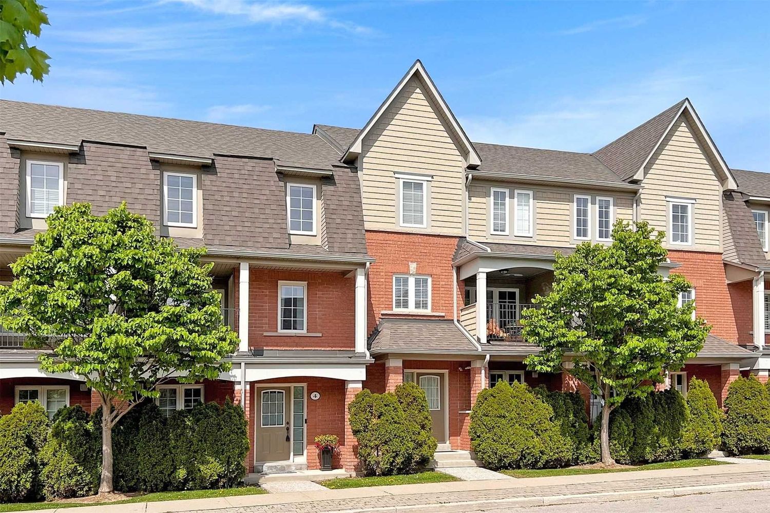 2320 Parkhaven Boulevard. Oak Park Townhomes is located in  Oakville, Toronto - image #2 of 2