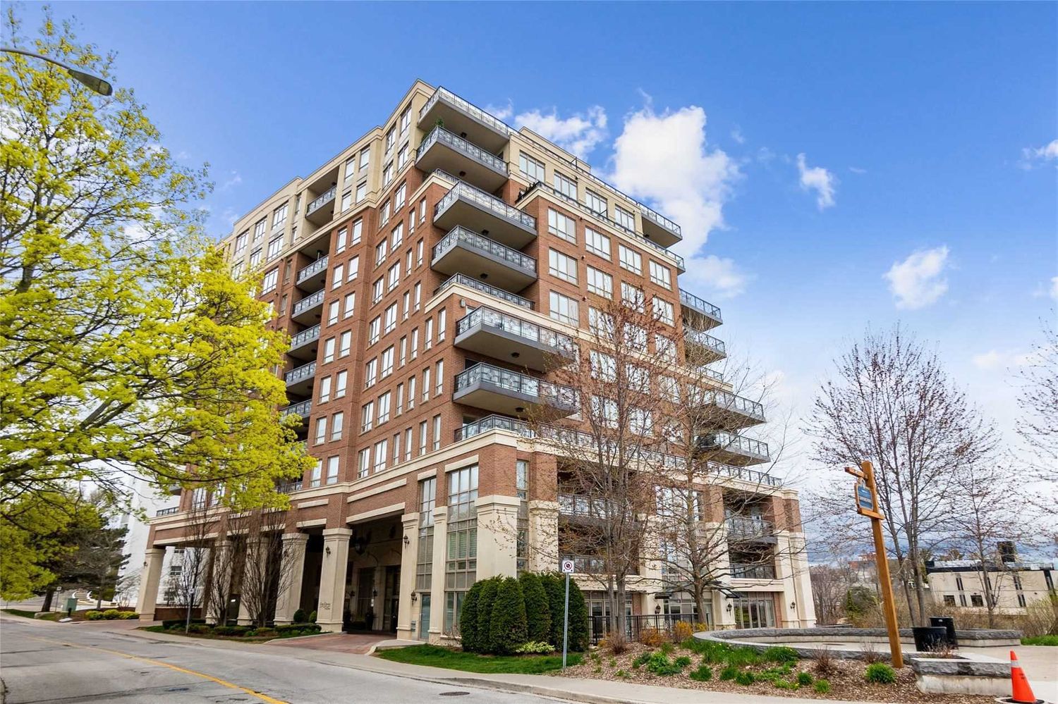 111 Forsythe Street. One Eleven Forsythe Condos is located in  Oakville, Toronto - image #1 of 2