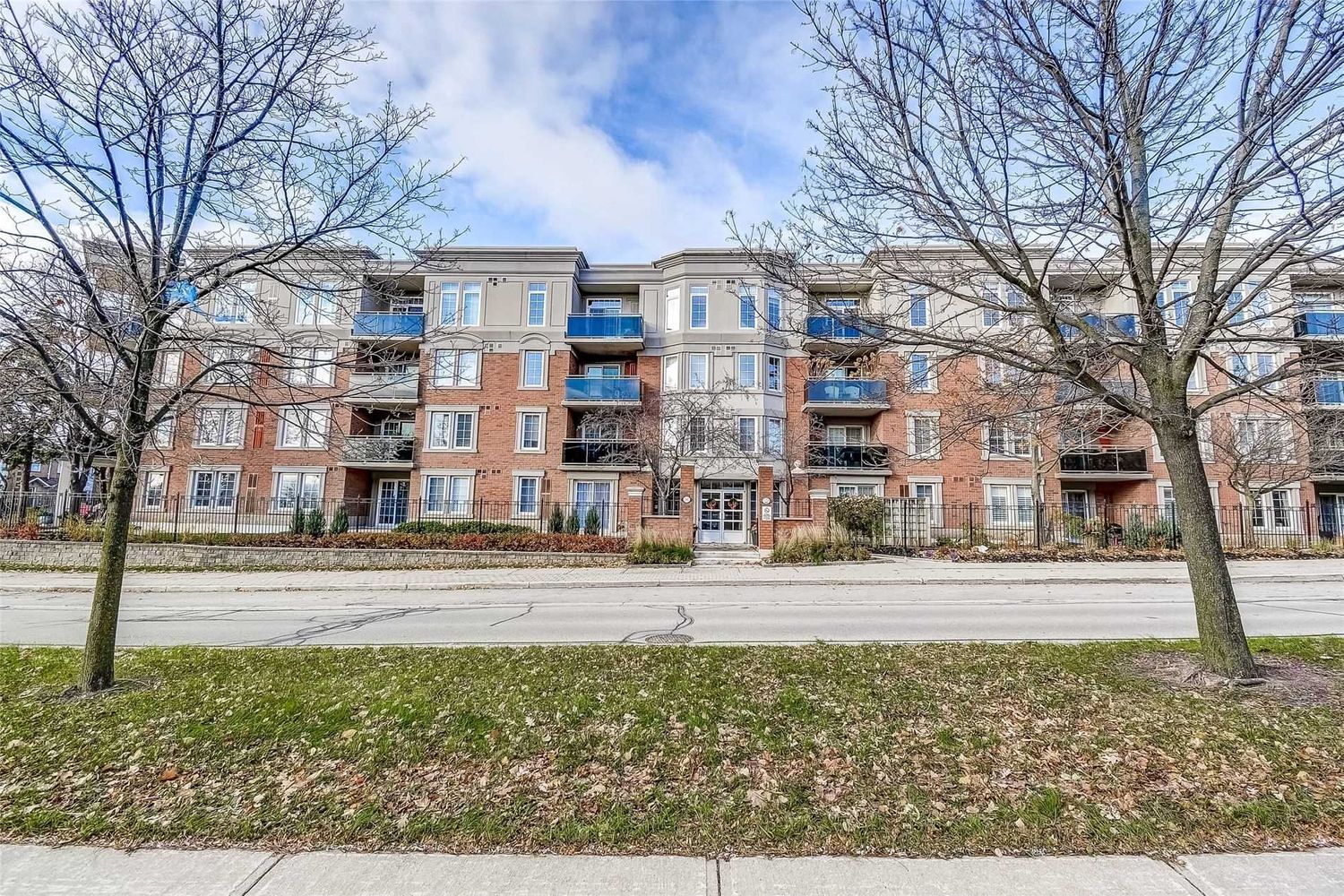 2300 Parkhaven Boulevard. Park Place II Condos is located in  Oakville, Toronto - image #1 of 2