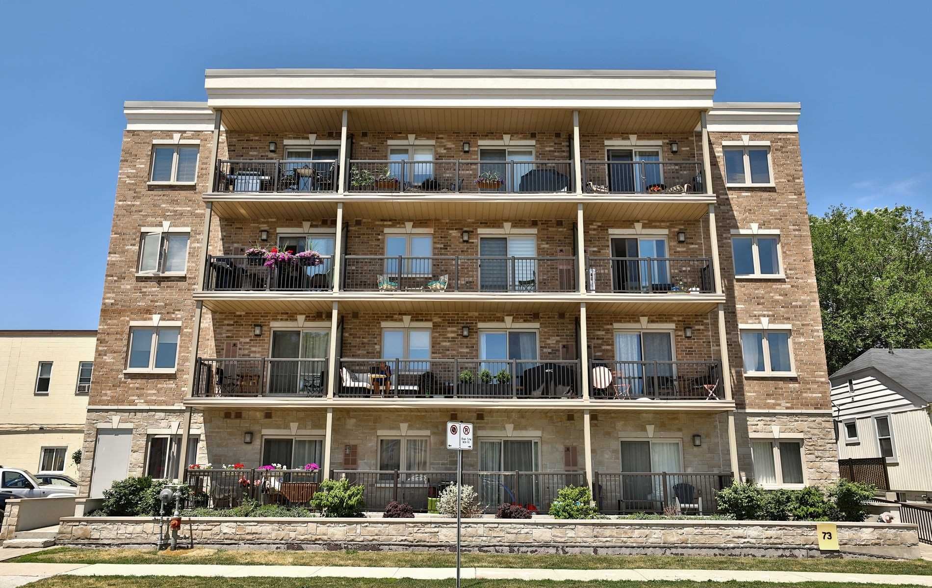 70 Stewart St Princeton Manor Condos 1 Bed + Den 2 Baths Unit