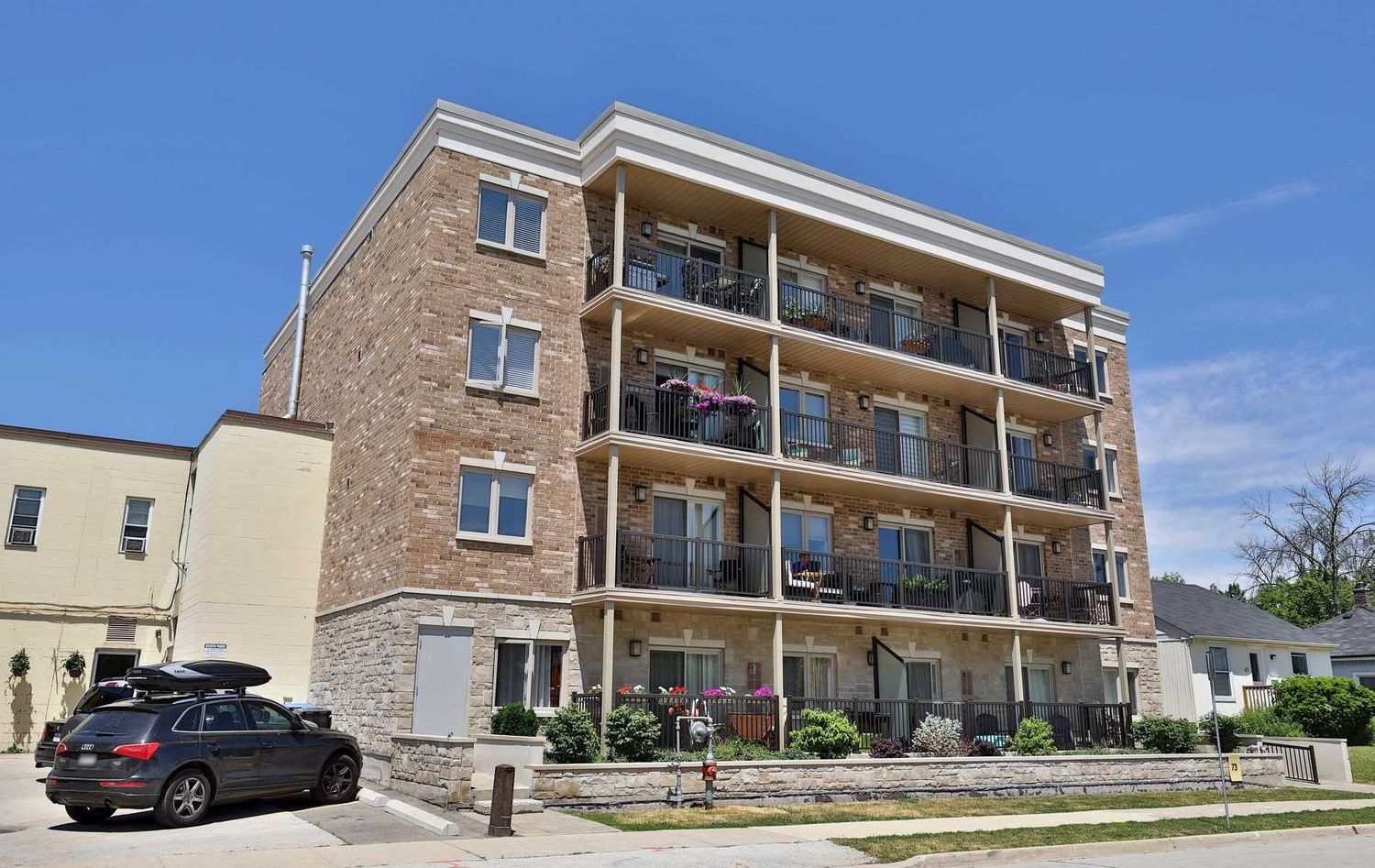 70 Stewart Street. Princeton Manor Condos is located in  Oakville, Toronto - image #2 of 2