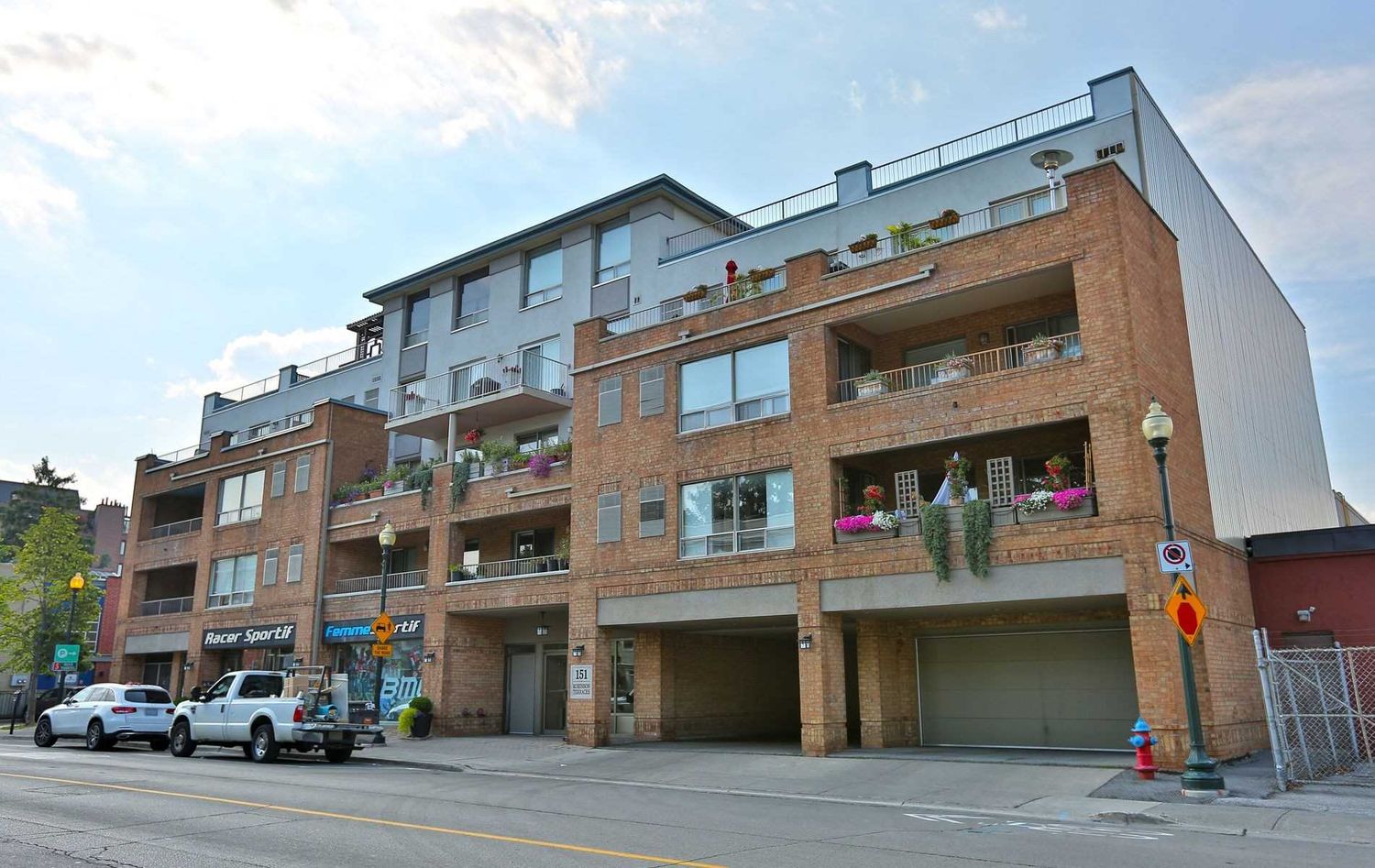 151 Robinson Street. Robinson Terrace Condos is located in  Guelph, Toronto - image #1 of 2