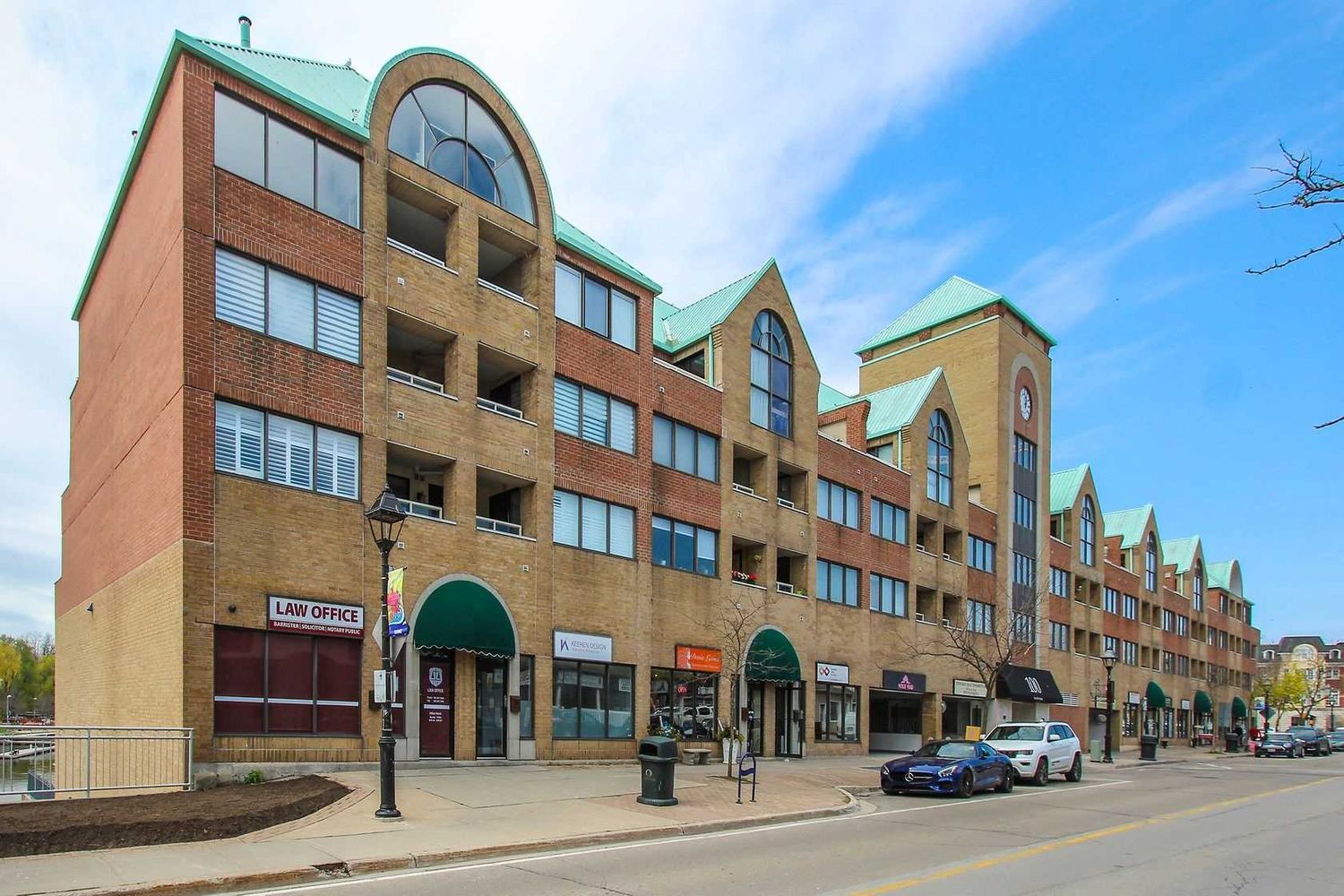 100 Bronte Road. Stoneboat Quay Condos is located in  Oakville, Toronto - image #1 of 2