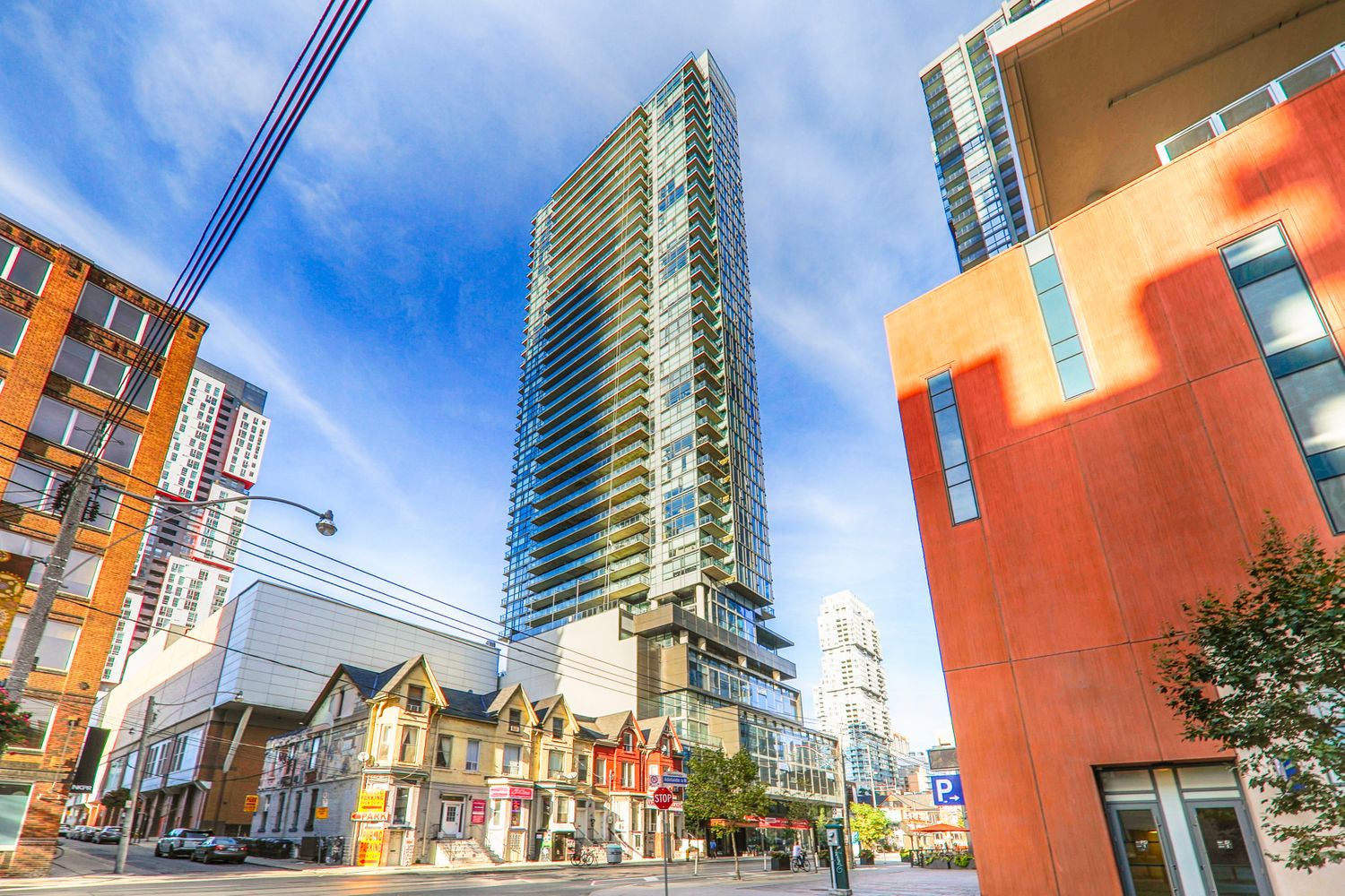 290 Adelaide Street W. The Bond Condos is located in  Downtown, Toronto - image #1 of 4