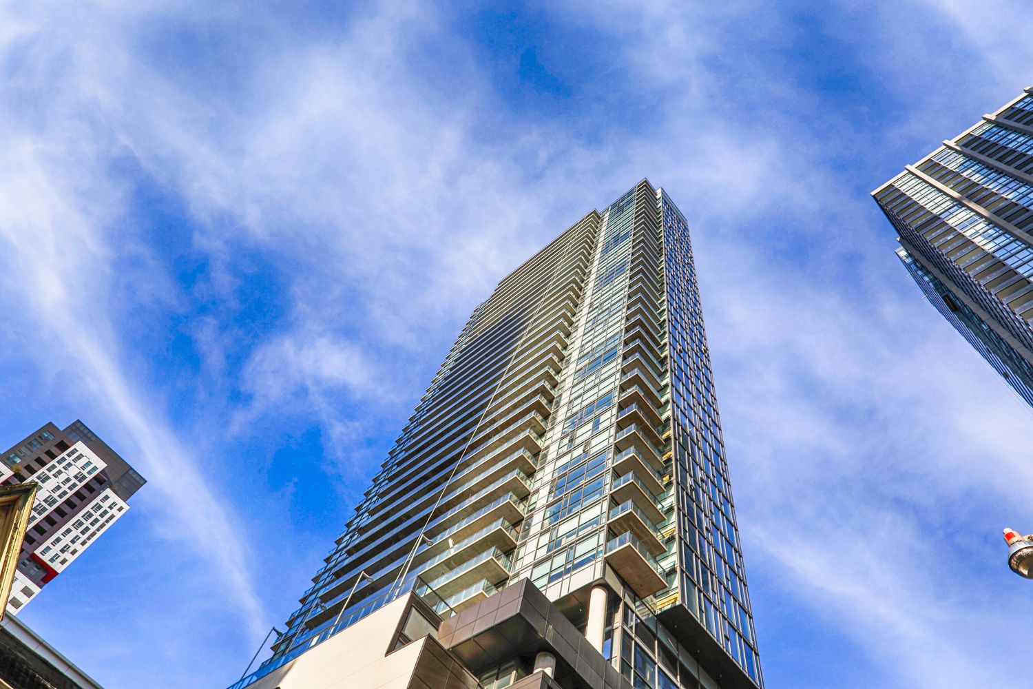 290 Adelaide Street W. The Bond Condos is located in  Downtown, Toronto - image #3 of 4