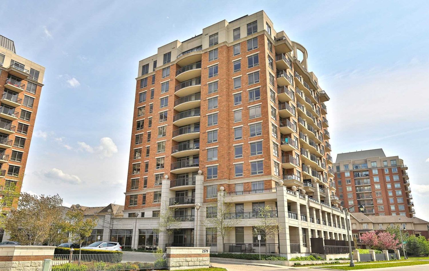 2379-2391 Central Park Drive. The Courtyard Residences is located in  Oakville, Toronto - image #2 of 2