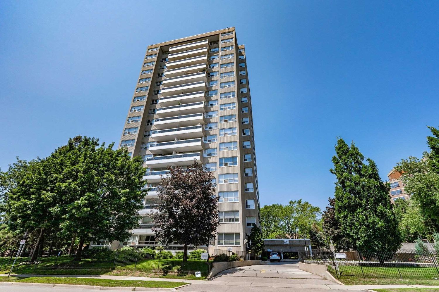 2263 Marine Drive. The Lighthouse Condos is located in  Oakville, Toronto - image #1 of 2