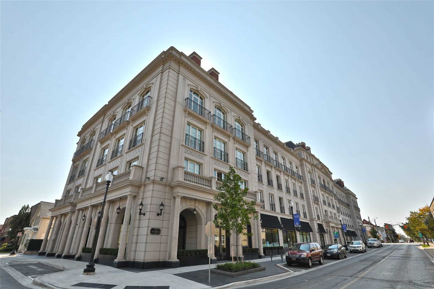 300 Randall Street. The Randall Residences is located in  Oakville, Toronto - image #1 of 2