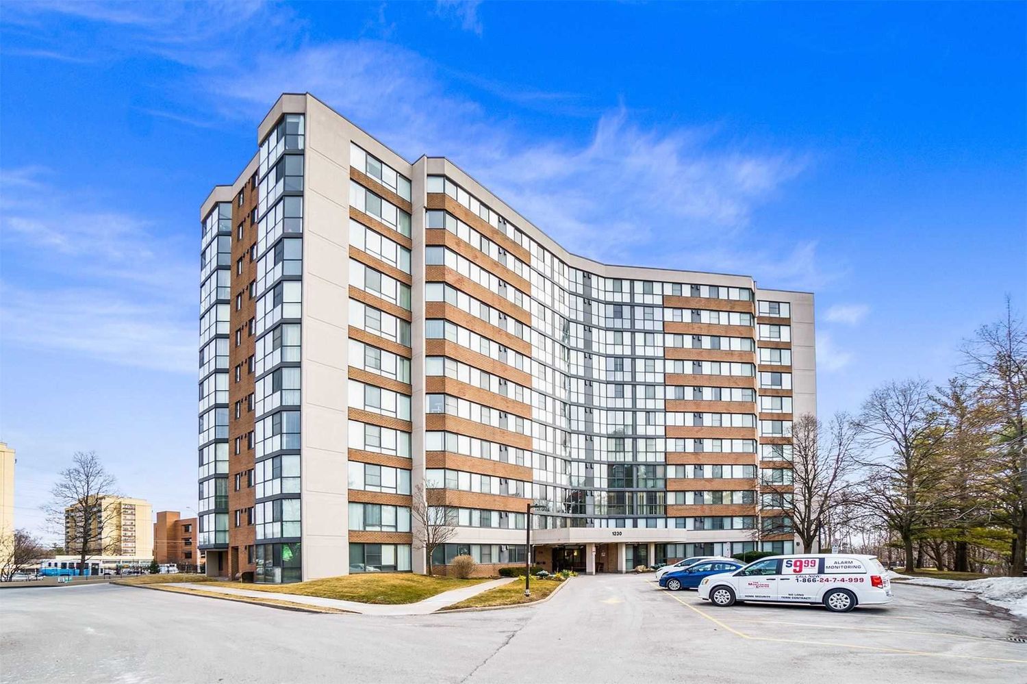1230 Marlborough Court. The Sovereign Condos is located in  Oakville, Toronto - image #1 of 2