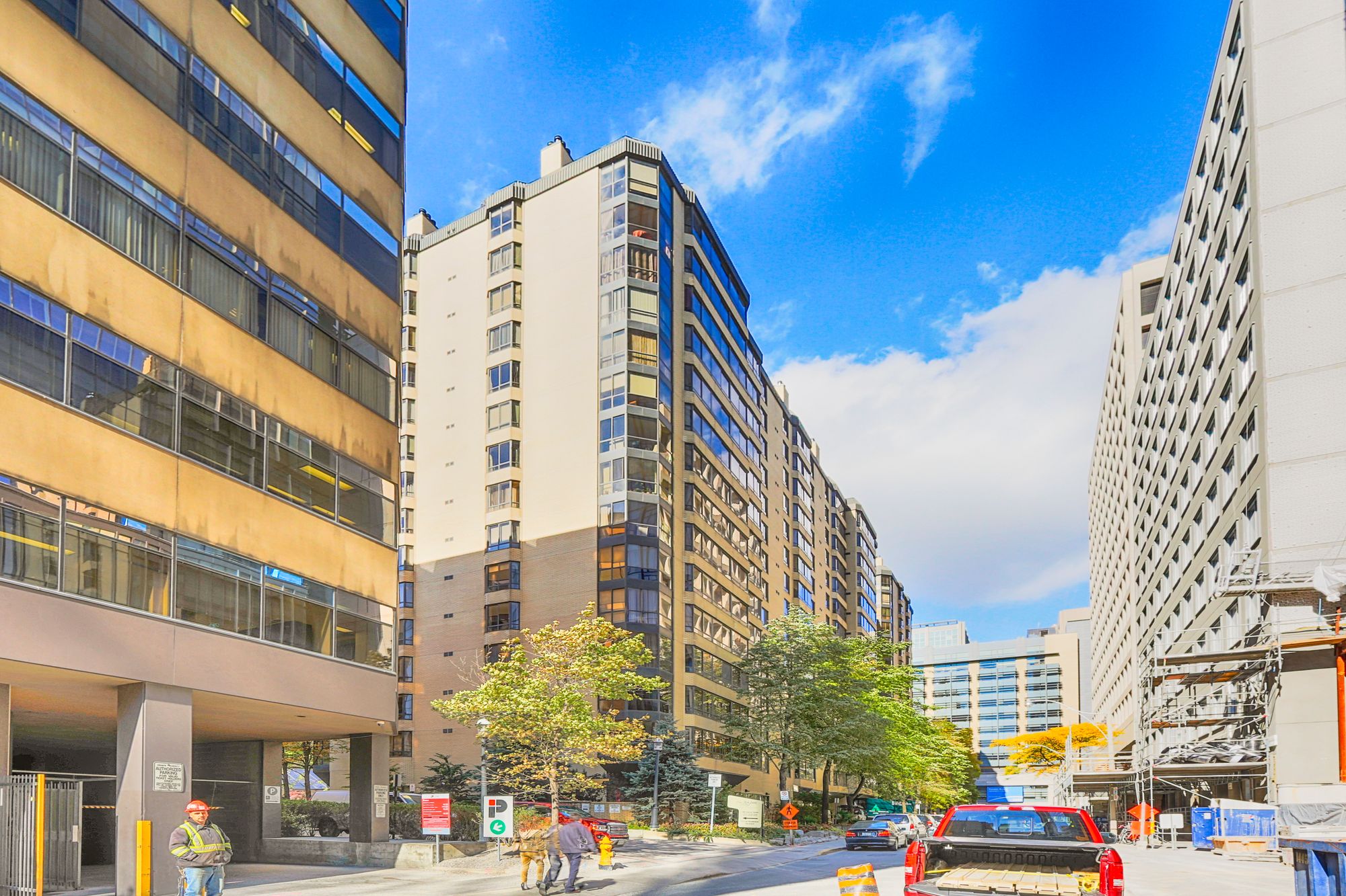 280 Simcoe St One Park Lane I Condos 1 Condo for Sale & 1 Unit for