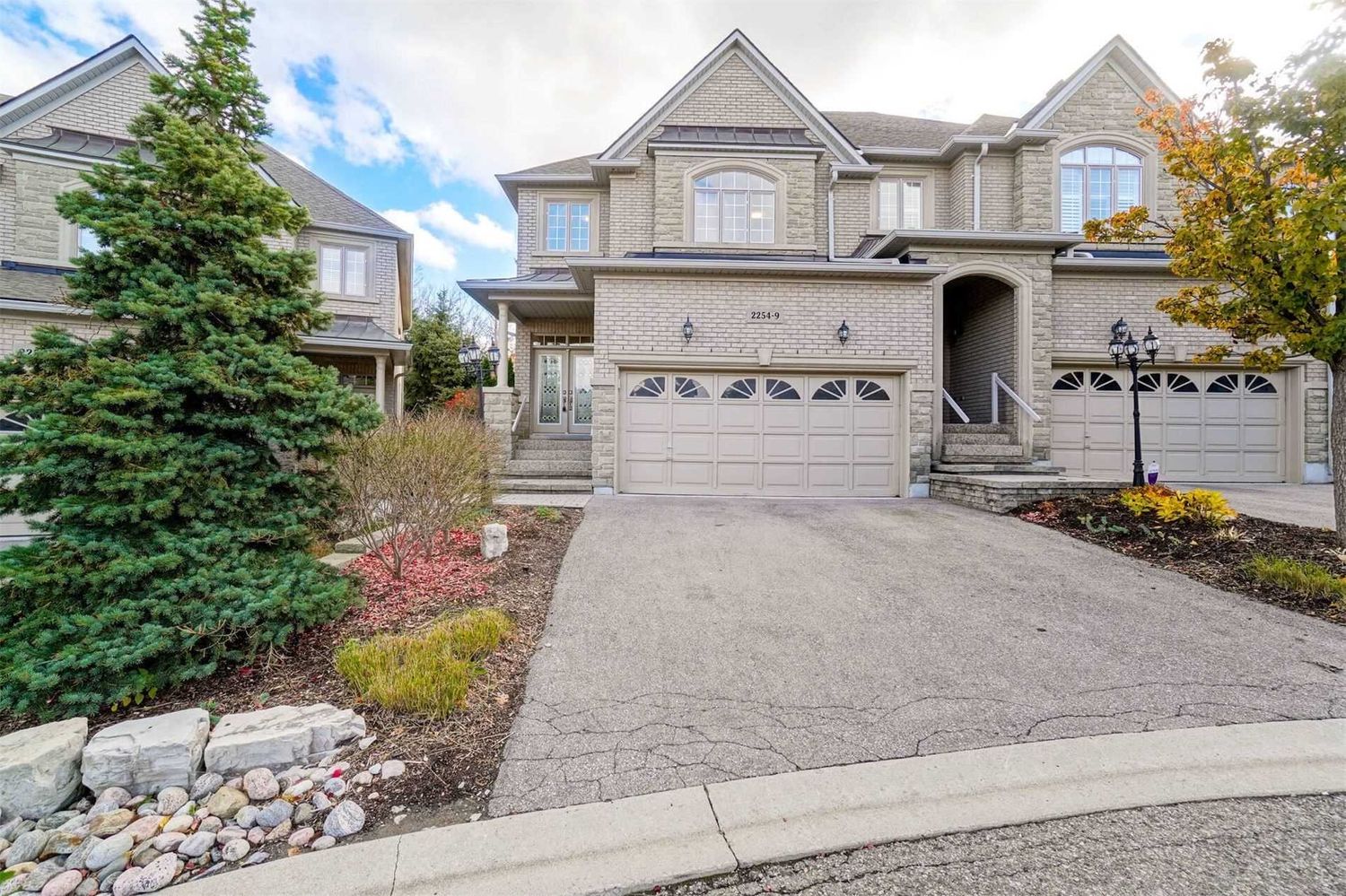 2250 Rockingham Drive. The Woods of Joshua Creek Townhomes is located in  Oakville, Toronto - image #2 of 2
