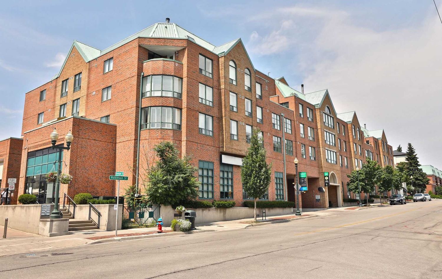 221 Robinson Street. Towne Square Condos is located in  Oakville, Toronto - image #1 of 2