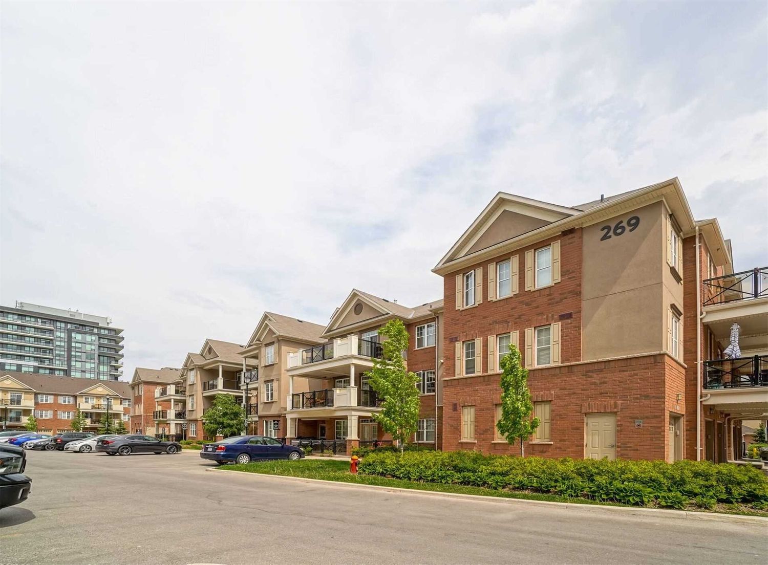 263-269 Georgian Drive. Urban Townhomes of Oak Park is located in  Oakville, Toronto - image #1 of 2