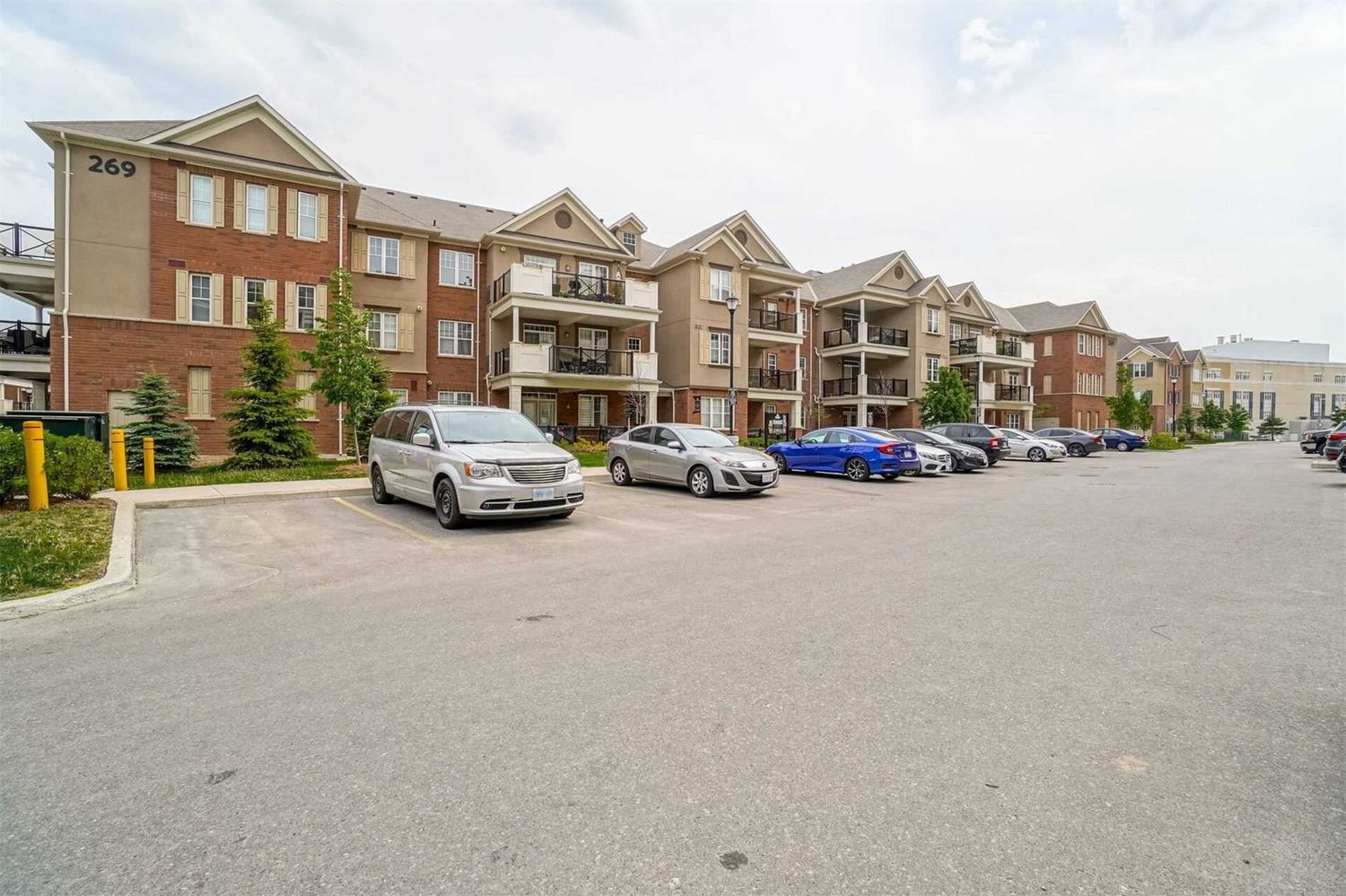 263-269 Georgian Drive. Urban Townhomes of Oak Park is located in  Oakville, Toronto - image #2 of 2