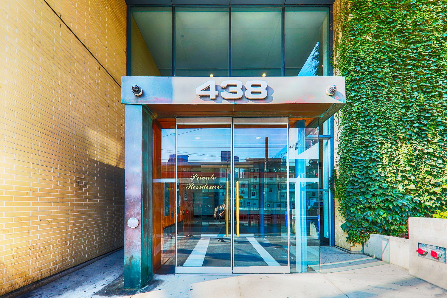 438 King Street W. The Hudson is located in  Downtown, Toronto - image #4 of 6