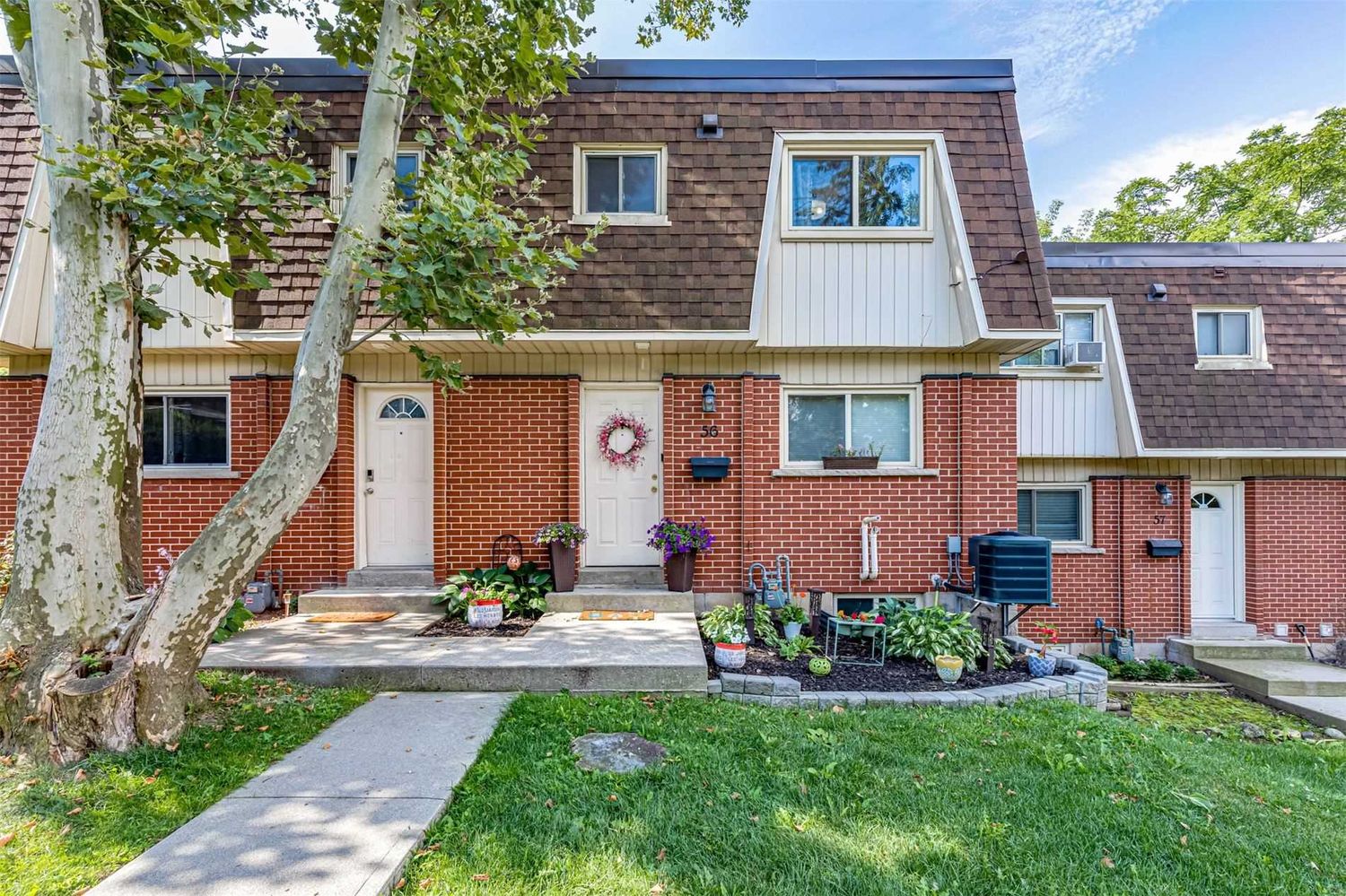 125 Bonaventure Drive. 125 Bonaventure Townhomes is located in  Clarington, Toronto