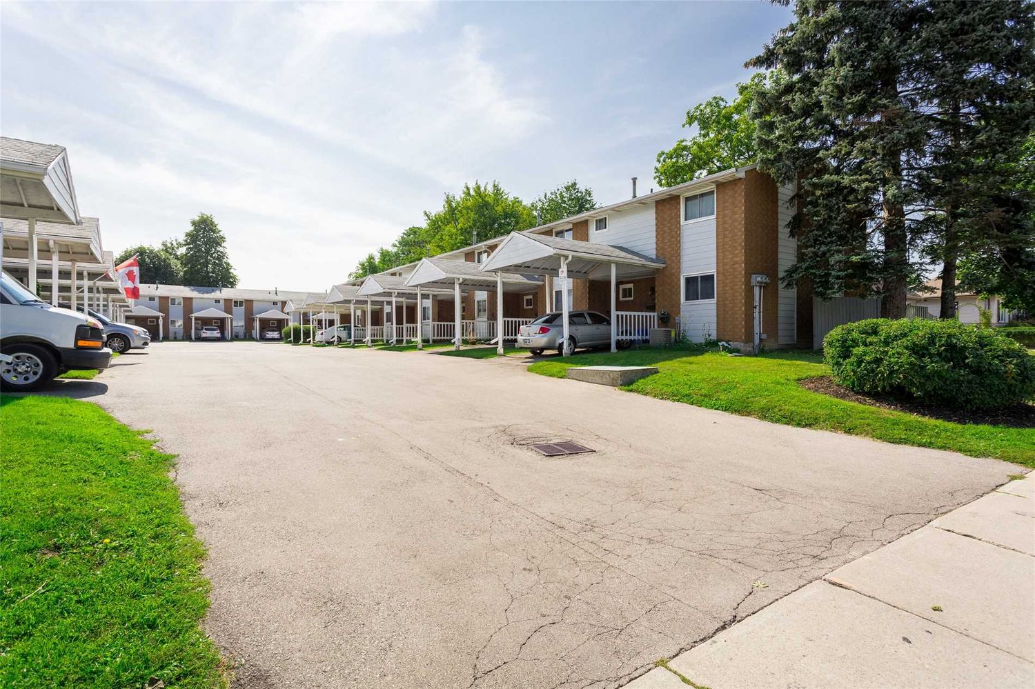 125 Limeridge Road W. 125 Limeridge Townhomes is located in  Clarington, Toronto