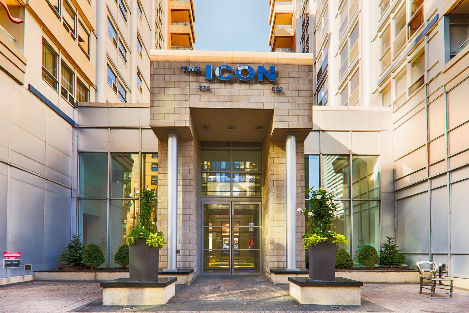 250 Wellington Street W. Icon II  is located in  Downtown, Toronto - image #4 of 5