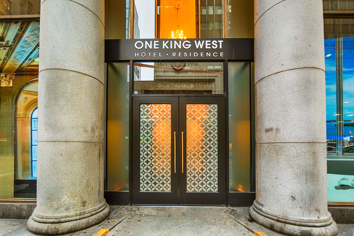 1 King Street W. One King West Hotel & Residence is located in  Downtown, Toronto - image #6 of 8