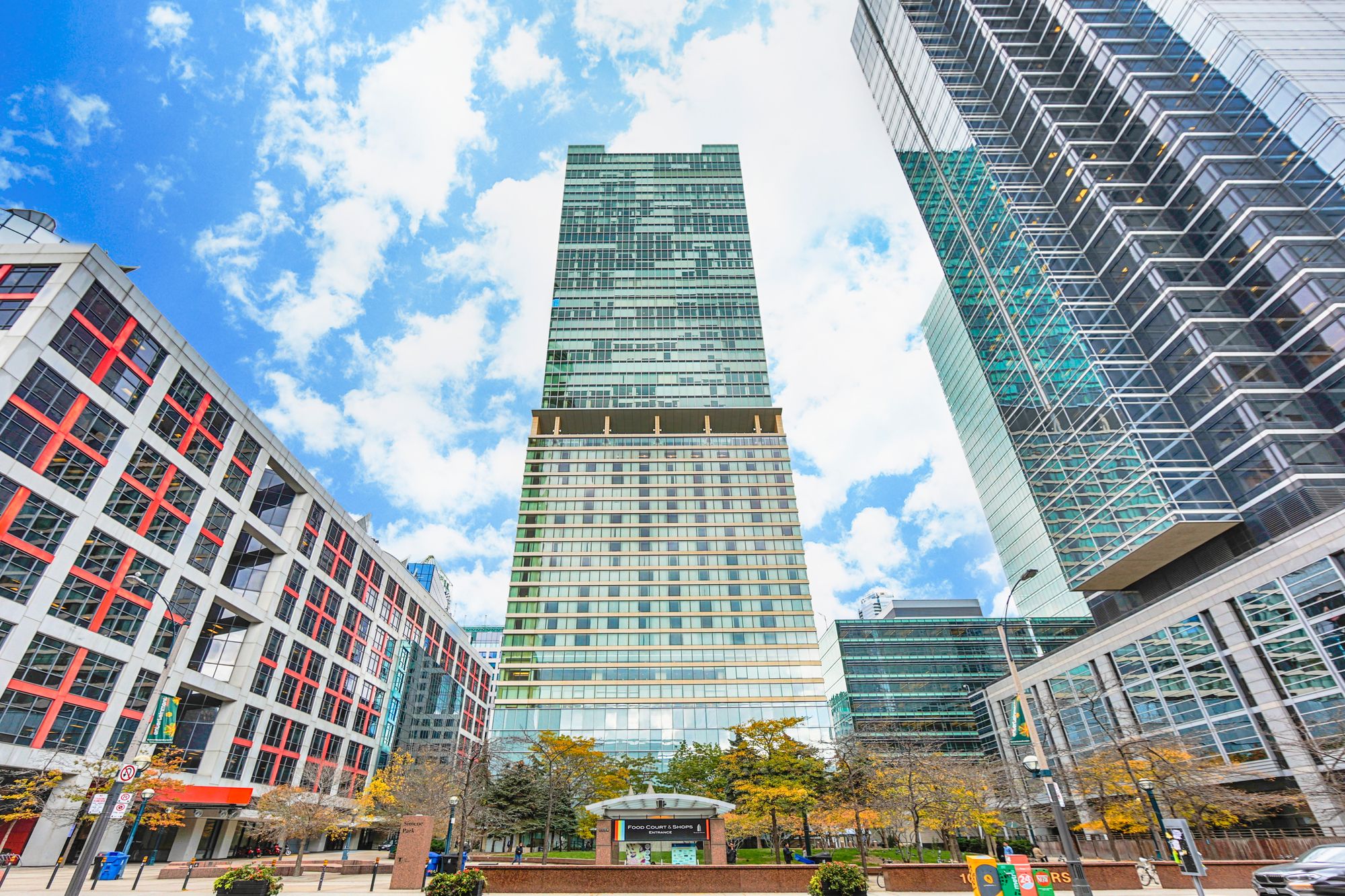 183 Wellington St W. This condo at Residences of The Ritz Carlton is located in Downtown, Toronto - image #2 of 6 by Strata.ca