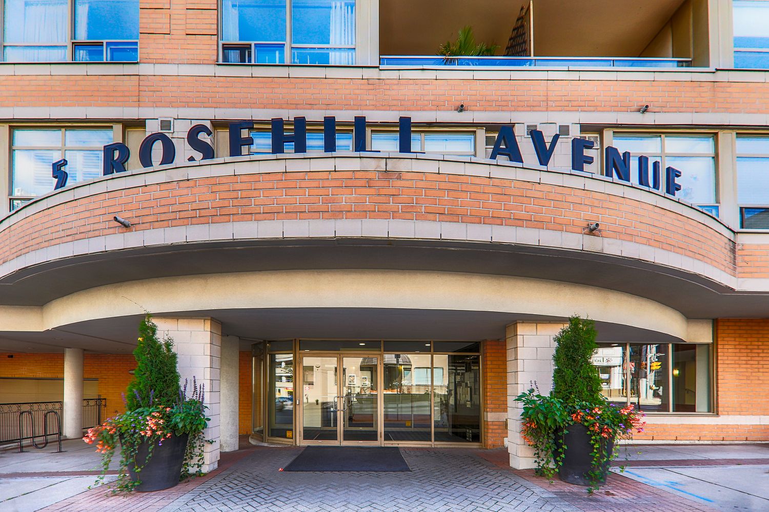 5 Rosehill Avenue. 5 Rosehill is located in  Midtown, Toronto - image #4 of 4