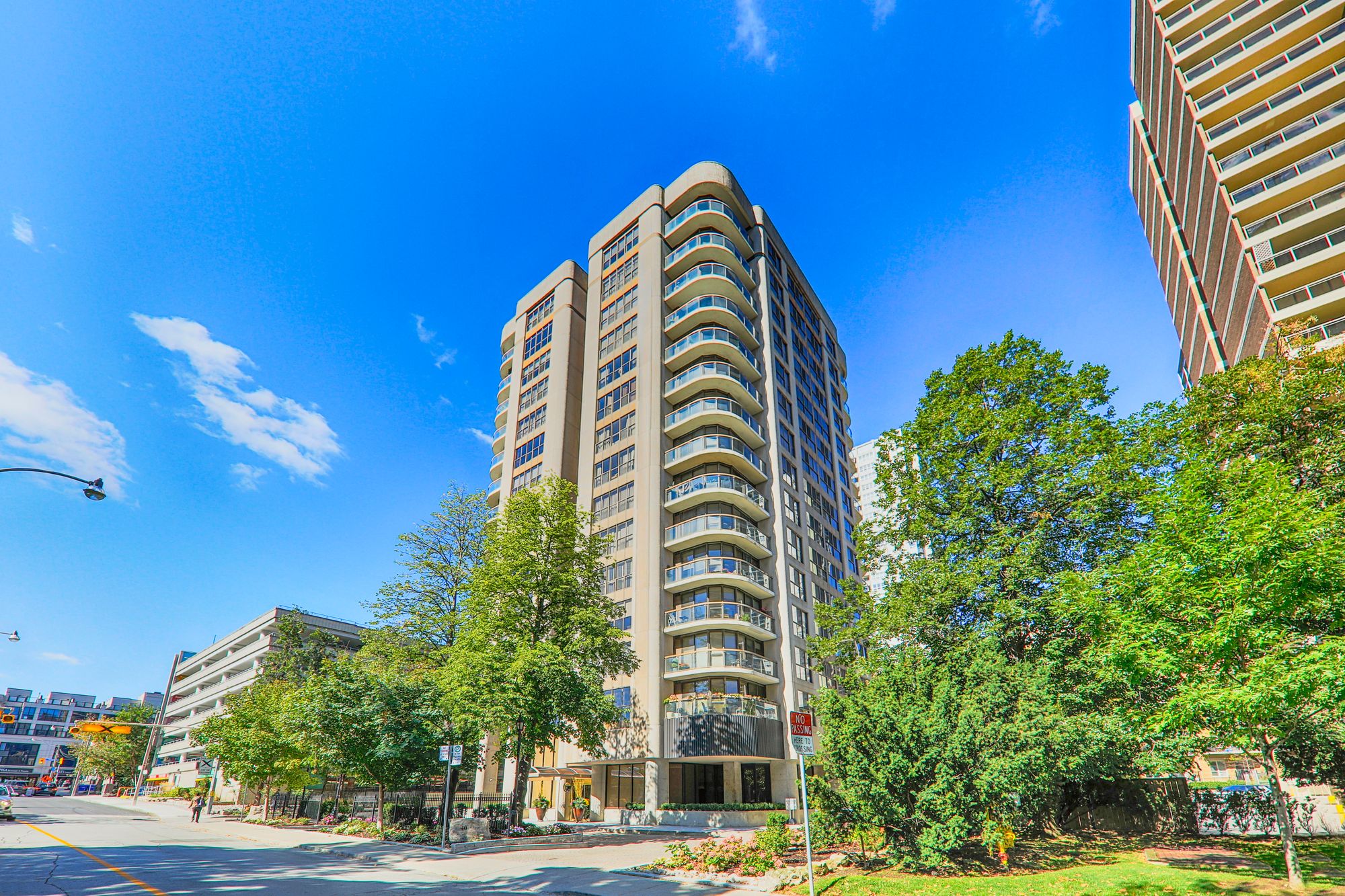 40 Rosehill Ave 40 Rosehill 1 Bed + Den 2 Baths Unit 901