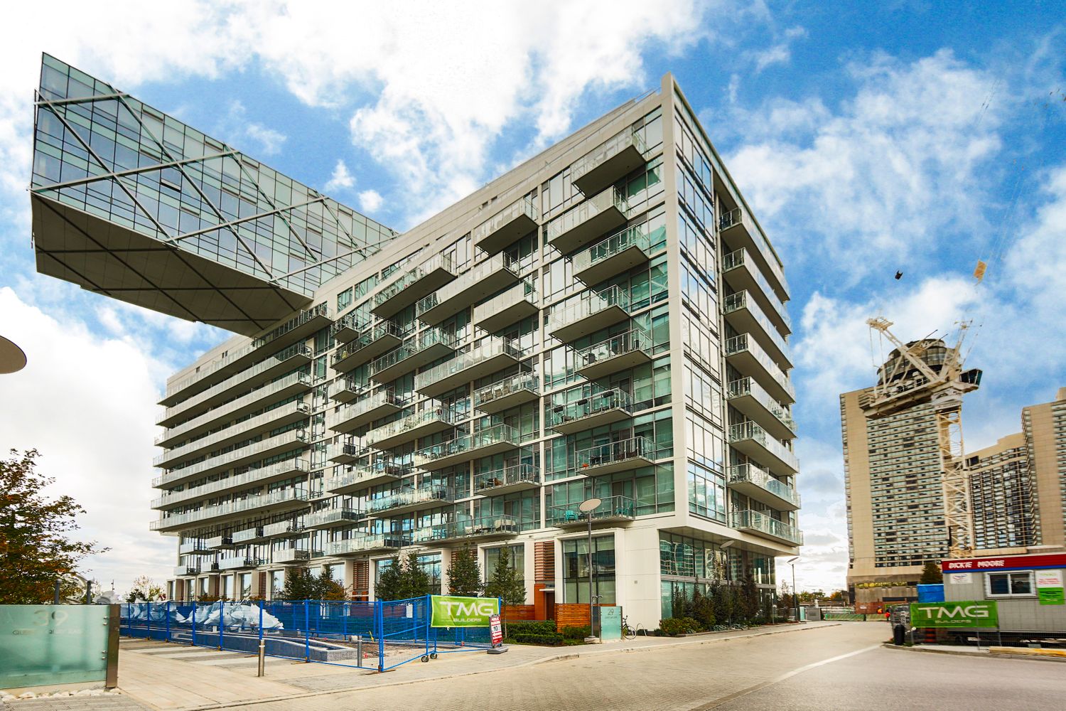 29 Queens Quay E. Pier 27 Phase II Condos is located in  Downtown, Toronto - image #1 of 5