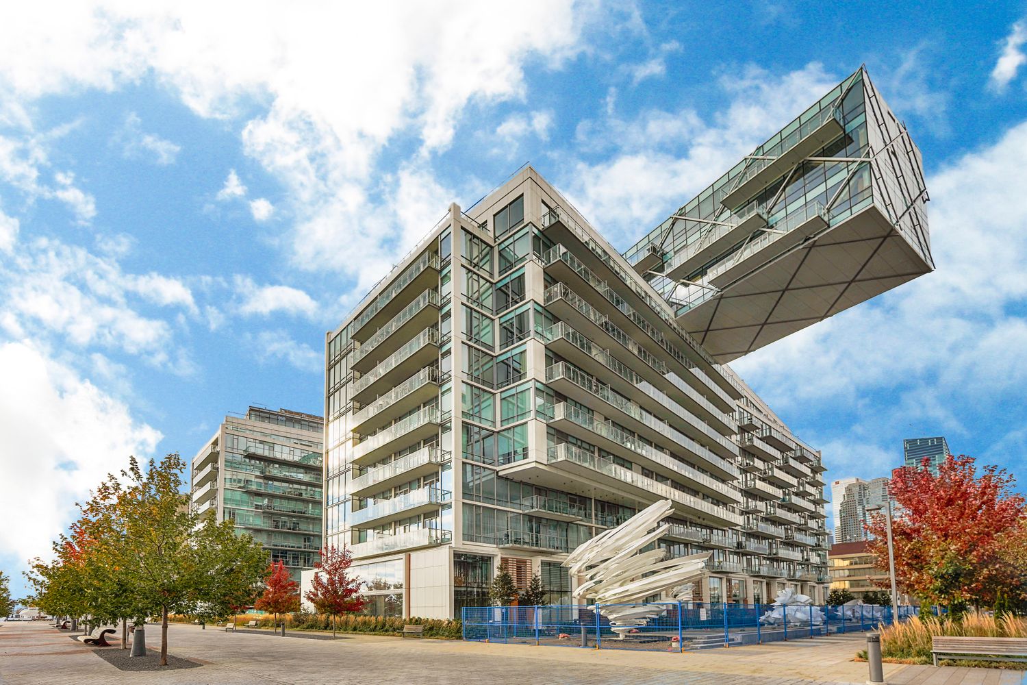 29 Queens Quay E. Pier 27 Phase II Condos is located in  Downtown, Toronto - image #2 of 5